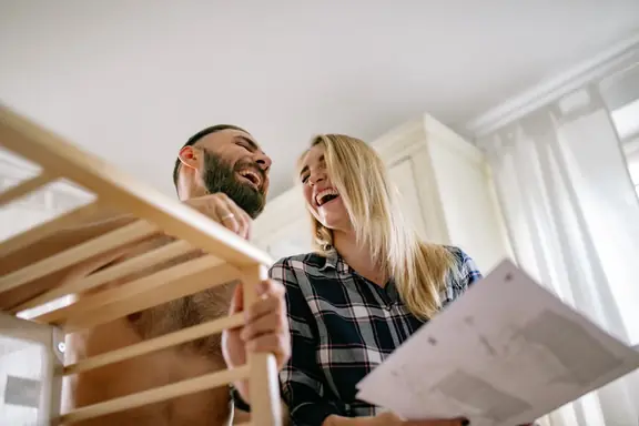 Partners bespreken gezamenlijke hypotheek met studieschuld