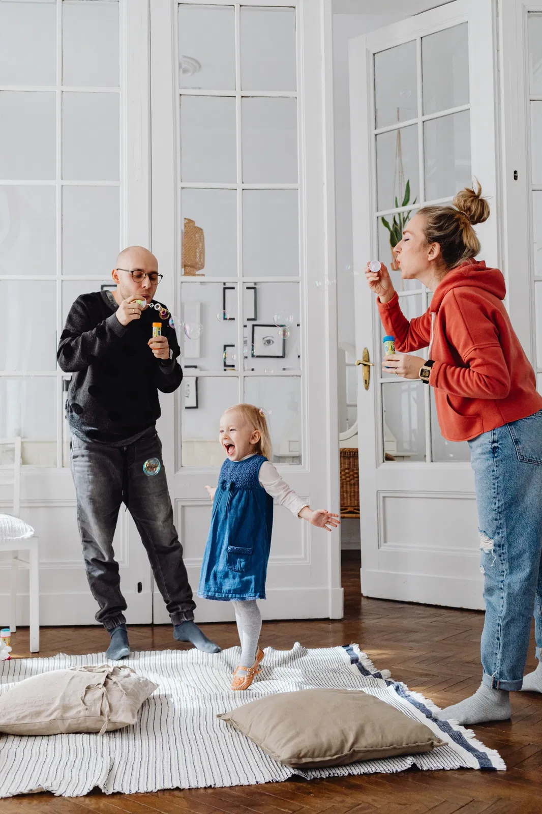 Famiglia nella nuova casa con mutuo al 100 per cento