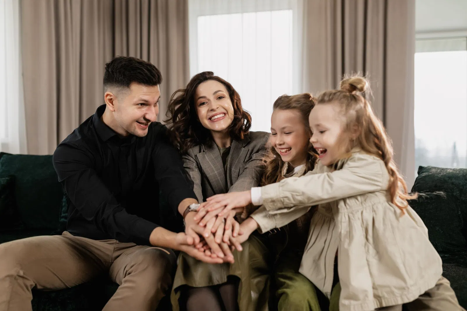 Famille installée dans son logement après son projet immobilier